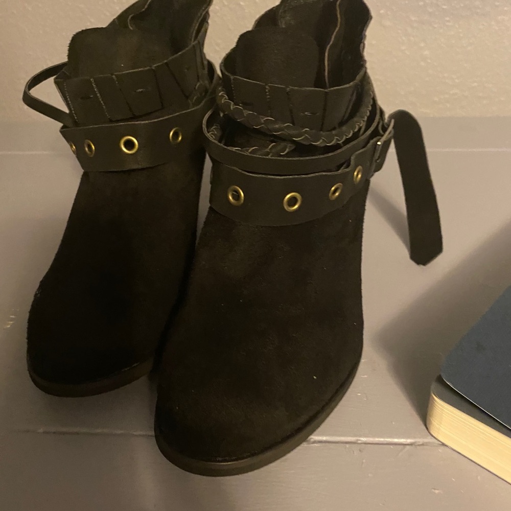 Shoes size 8